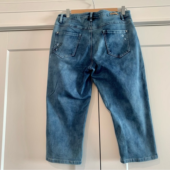 2 pairs of Simon Chang capris - Picture 4 of 8